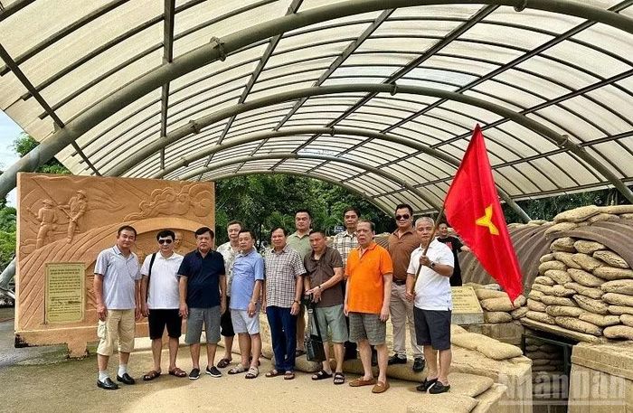 Du lịch lịch sử là thế mạnh của Điện Biên trong thu hút khách về địa bàn. (Ảnh: LÊ LAN)