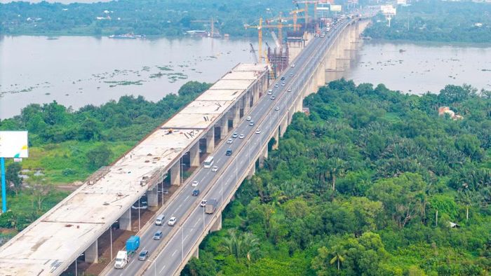 Dự án mở rộng đường cao tốc Thành phố Hồ Chí Minh-Long Thành-Dầu Giây cũng là tuyến chủ lực kết nối từ Thành phố Hồ Chí Minh đến sân bay Long Thành, dự kiến hoàn thành vào tháng 12/2026. (Ảnh: QUÝ HIỀN)