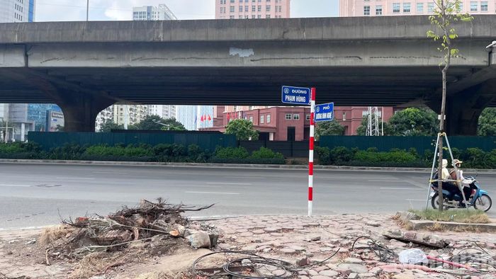 Trong quá trình triển khai, việc tổ chức thi công cần bảo đảm an toàn giao thông, hạn chế ảnh hưởng đến hoạt động đi lại của người dân, đồng thời thực hiện các biện pháp cần thiết nhằm giảm thiểu tác động đến cảnh quan và hệ thống cây xanh đô thị.