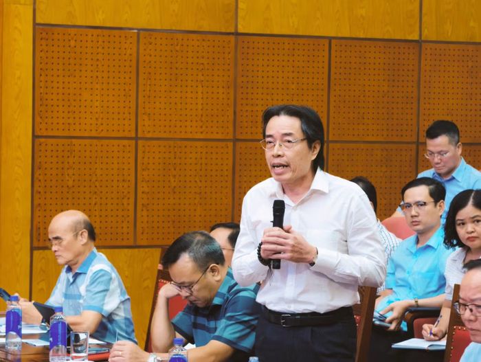Tiến sĩ Đặng Hoa Nam, Phó Chủ tịch Hội Bảo vệ Quyền Trẻ em Việt Nam chia sẻ tại họp báo.
