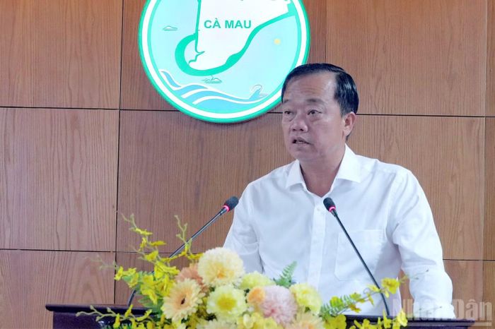 Phó Bí thư Tỉnh ủy Cà Mau Huỳnh Quốc Việt phát biểu mở đầu hội thảo. (Ảnh: HỮU TÙNG)