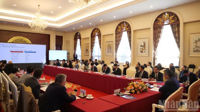 Tọa đàm chia làm hai phần: Kinh tế số-Trí tuệ nhân tạo-Tài chính và Đầu tư Khu công nghiệp và Ứng dụng công nghệ thông minh. (Ảnh: VI SA)