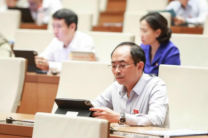 Các đại biểu tại phiên thảo luận tại hội trường chiều 27/10.