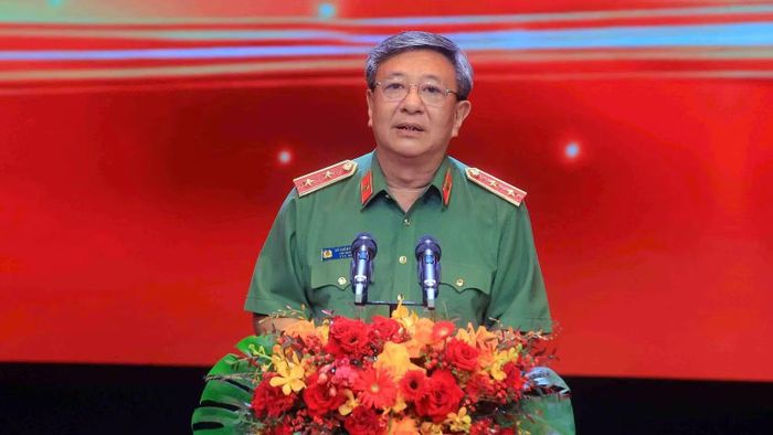 Trung tướng Đỗ Triệu Phong, Cục trưởng Cục Truyền thông Công an nhân dân phát biểu tổng kết liên hoan. (Ảnh: KIÊN PHẠM)