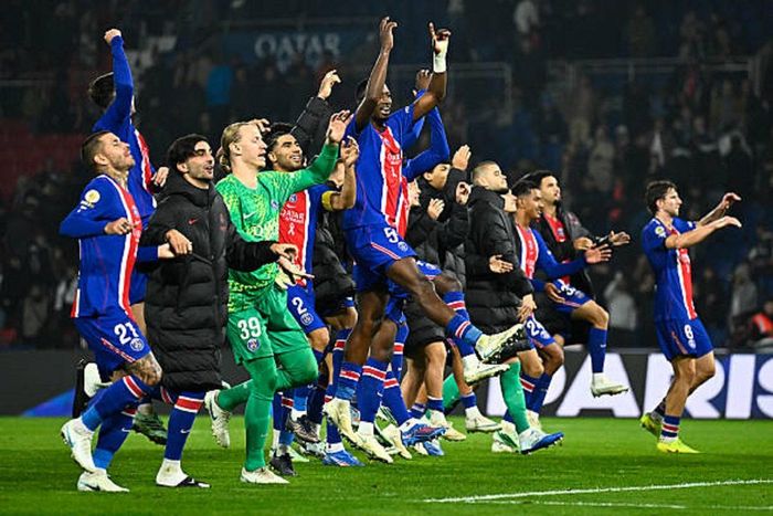  Tin thể thao, các cầu thủ PSG ăn mừng chiến thắng khi đánh bại Lyon ngay trên sân nhà. Ảnh: Getty 