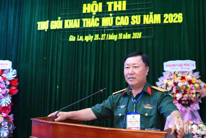 Đại tá Trần Ngọc Hải, Phó tư lệnh, Tham mưu trưởng Binh đoàn 15 phát biểu chỉ đạo, động viên các tuyển thủ tại hội thi của Đoàn Kinh tế - Quốc phòng 72.