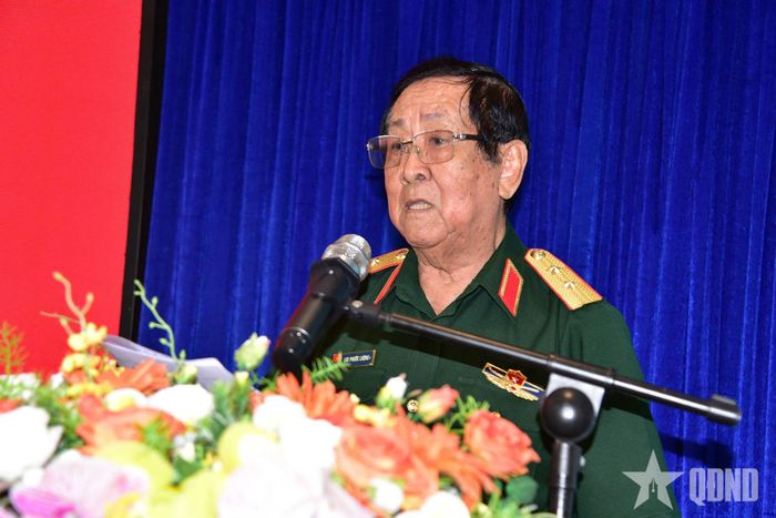 Trung tướng, Anh hùng LLVT nhân dân Lưu Phước Lượng phát biểu. 