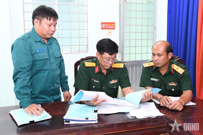  Đoàn công tác Bộ CHQS tỉnh Tây Ninh kiểm tra sổ sách công tác sơ tuyển sức khỏe nghĩa vụ quân sự năm 2027. 