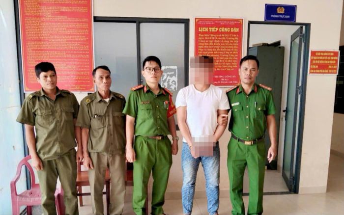 Lực lượng Công an tạm giữ khẩn cấp đối tượng T. để điều tra về hành vi “Cho vay lãi nặng trong giao dịch dân sự”.