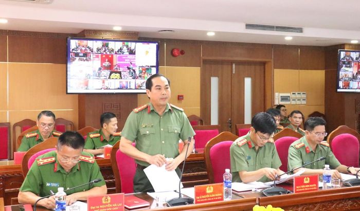 Đại tá Nguyễn Xuân Hoàng- Phó Giám đốc Công an TP điều hành phần thảo luận