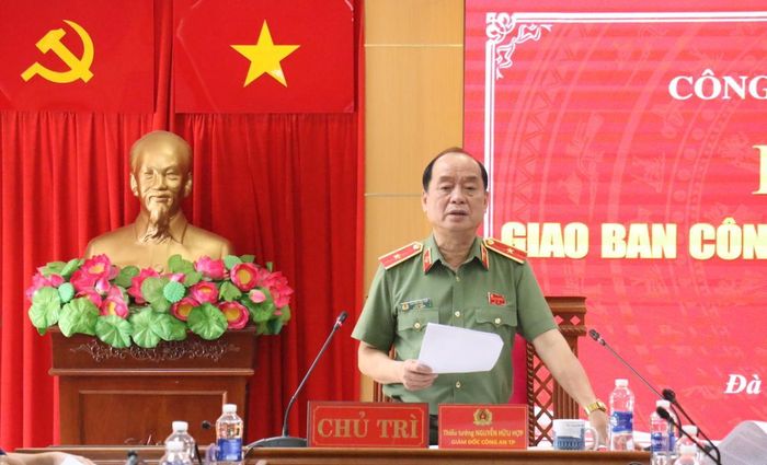 Thiếu tướng Nguyễn Hữu Hợp- Giám đốc Công an TP phát biểu kết luận hội nghị