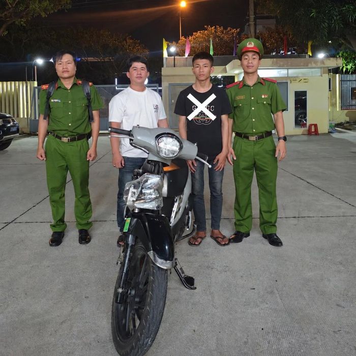Phòng CSHS bàn giao Phát (x) cùng tang vật vụ án cho Công an xã Bình Sơn (Quảng Ngãi) tiếp tục điều tra, xử lý