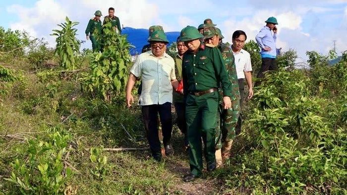 Bộ Chỉ huy Quân sự TP Huế tiến hành cất bốc hài cốt liệt sĩ được tìm thấy.