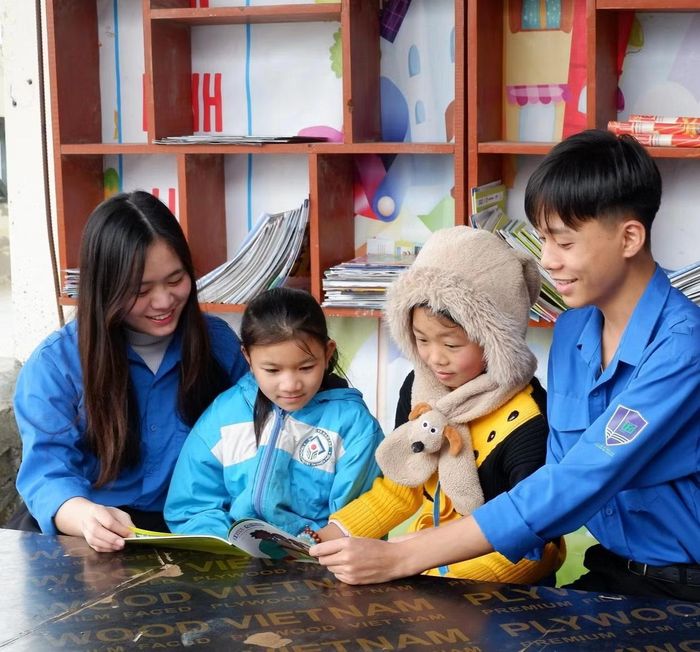 Thúy trong các chiến dịch tình nguyện tại vùng cao.