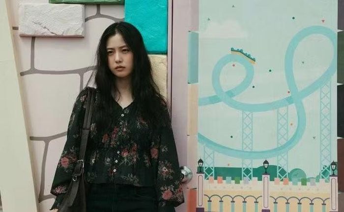 Go Min Si đảm nhận vai Yeon Ju, một người phụ nữ bí ẩn quyết tâm tìm ra sự thật về công ty môi giới này. Đây là dự án mới đầu tiên của Go Min Si, sau khoảng một năm bốn tháng kể từ khi cô góp mặt trong bộ phim ‘Tastefully Yours’ của đài Genie TV.
