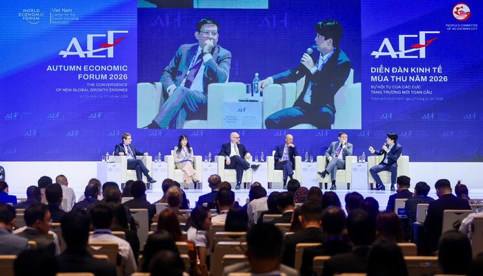  Các đại biểu thảo luận giải pháp thu hút dòng vốn toàn cầu vào VIFC. Ảnh: HÙNG - TRIỀU 