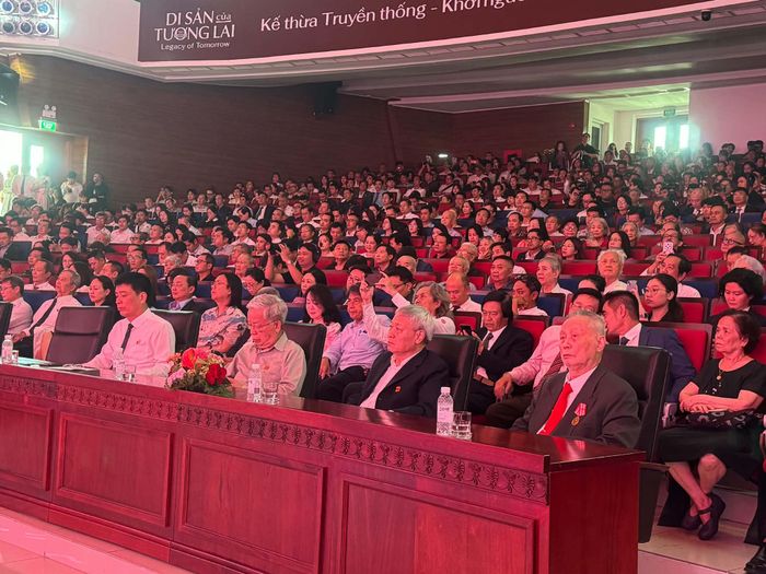  Các đại biểu tham dự lễ kỷ niệm 50 năm Trường ĐH Kiến trúc TPHCM - Ảnh: THANH HÙNG 