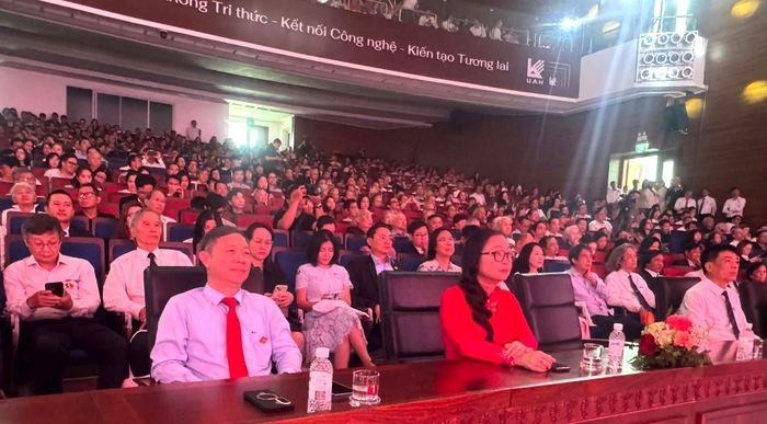  Các đại biểu tham dự lễ kỷ niệm của Trường ĐH Kiến trúc TPHCM - Ảnh: THANH HÙNG 