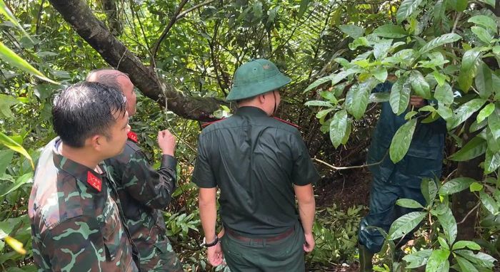 Băng rừng tìm kiếm hài cốt liệt sĩ hy sinh tại bản Mày Văng Lực, huyện Sê Pôn, tỉnh Savannakhet 