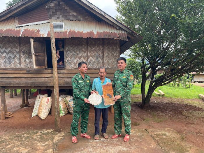  Tiếp nhận tài liệu thông tin về nơi chôn cất hài cốt liệt sĩ do người dân cung cấp 