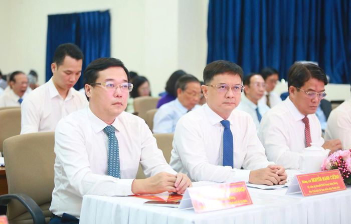 Các đồng chí lãnh đạo TPHCM dự lễ. Ảnh: PHƯƠNG UYÊN