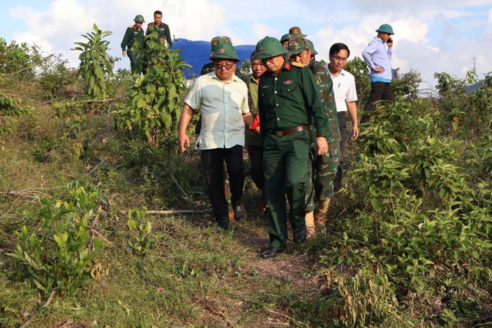  Đưa hài cốt liệt sĩ về Ban CHQS xã Lộc An chờ làm lễ truy điệu và an táng theo quy định 