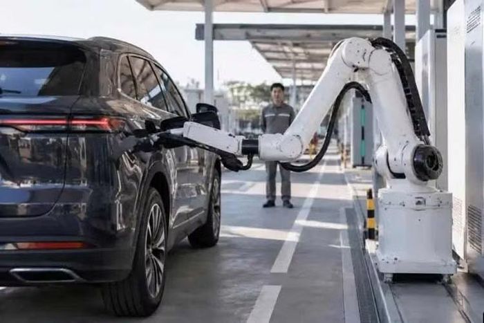 Chery cho biết, xe sẽ đi thêm được 500 km chỉ với 5 phút sạc thông qua hệ thống mới, nhưng hãng chưa tiết lộ ôtô điện nào sẽ được tích hợp.