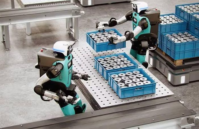 Robot hình người Digit 5 được phát triển để phục vụ các hoạt động trong nhà máy và kho vận. (Ảnh Agility Robotics)