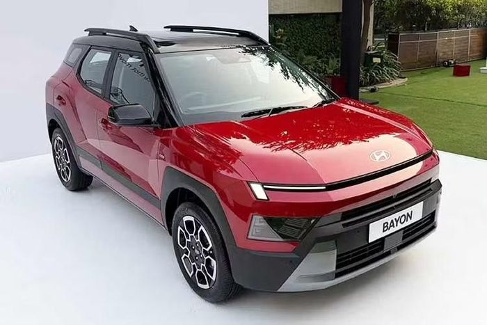 Tại Ấn Độ, Hyundai Bayon được phân phối với 11 phiên bản cùng mức giá khởi điểm từ 999.900 rupee (khoảng 271,29 triệu đồng) vàmức 489 triệu đồng đối với bản cao cấp nhất. Xe sẽ xuất khẩu tới hơn 50 thị trường và hiện thông tin mẫu xe này được đưa về Việt Nam hiện vẫn còn là ẩn số.