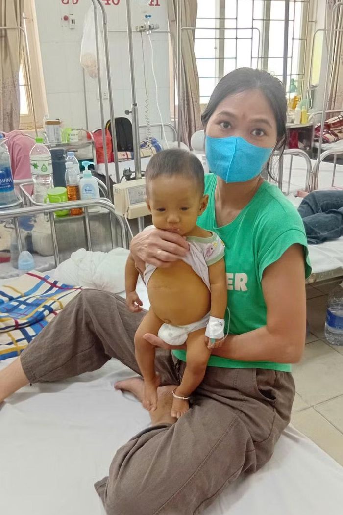 Gia cảnh chị Ân khánh kiệt vì chạy chữa cho con nhưng bệnh tình của Gia Lâm vẫn không có dấu hiệu thuyên giảm.