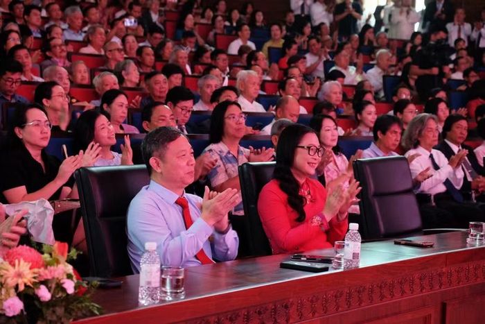 Đại biểu là lãnh đạo các bộ, ban, ngành Trung ương, TPHCM và các địa phương dự buổi lễ. Ảnh: Mạnh Tùng.