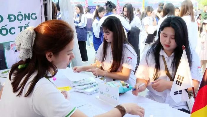 Tỉnh Sơn La vừa tổ chức Ngày hội việc làm năm 2026, thu hút nhiều học sinh, người lao động tham gia.