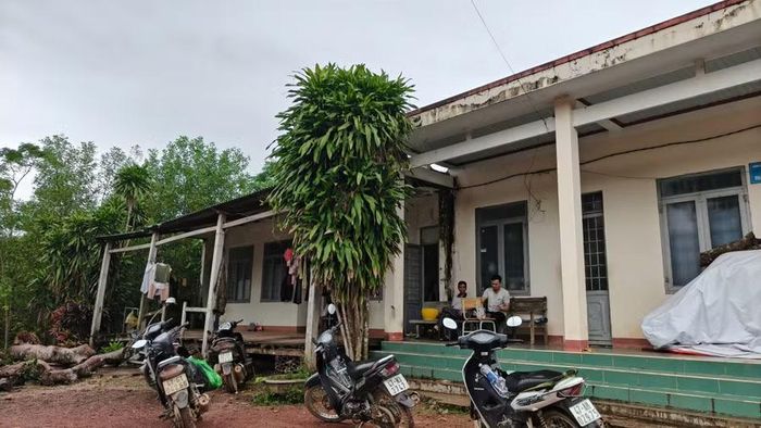 Nhà ở tập thể của giáo viên phân hiệu Trường Tiểu học Đinh Tiên Hoàng. (Ảnh: Thế Hùng)