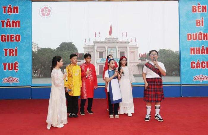 Học sinh được tìm hiểu và thể hiện nét văn hoá địa phương bằng tiếng Anh.