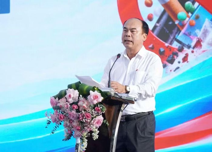 Ông Đặng Xuân Quang – Phó Giám đốc Sở GD&ĐT Nghệ An phát biểu tại diễn đàn.