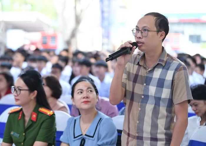 Bác sĩ chuyên khoa I Nguyễn Trọng Toàn, Khoa Chống độc, Bệnh viện Hữu nghị Đa khoa Nghệ An, đã có những chia sẻ về tác hại của thuốc lá điện tử đến sức khỏe.