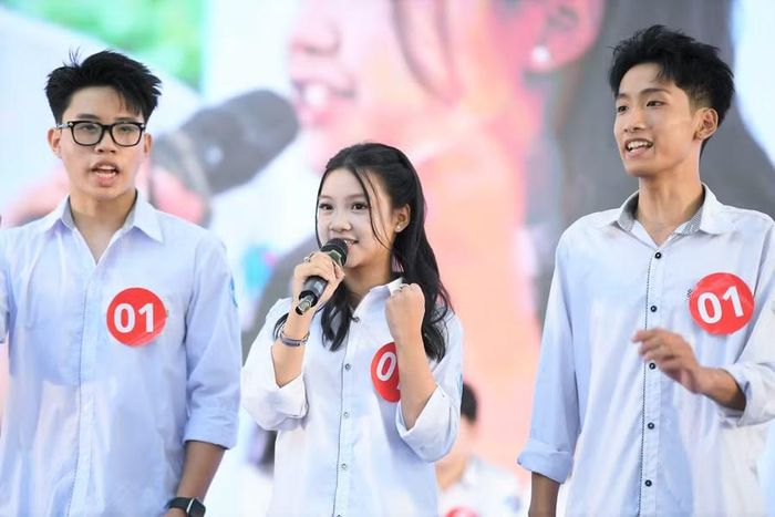 Học sinh Trường THPT Lê Viết Thuật tham gia tranh biện các quan điểm về thuốc lá điện tử, chất gây nghiện mới.
