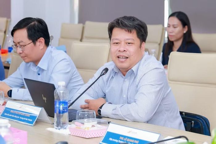 TS. Lê Nguyễn Quốc Khang, Giám đốc phân hiệu Trường Đại học Mở TPHCM tại Đồng Nai nêu ý kiến tại tọa đàm. Ảnh: NTCC.