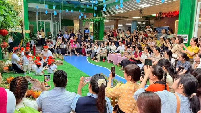Giáo viên có cơ hội quan sát cách tổ chức môi trường giáo dục.