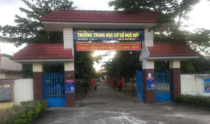 Trường THCS Ngô Mây trước sắp xếp.