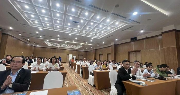 Hội thảo quốc tế “Kinh nghiệm quốc tế và tiềm năng phát triển du lịch Halal tại Đà Nẵng” được tổ chức theo hình thức trực tiếp, quy tụ khoảng hơn 100 đại biểu trong nước và quốc tế. (Ảnh: Công Sơn)