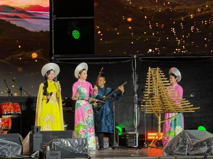 Một số tiết mục văn nghệ truyền thống tại sự kiện. (Nguồn: TLSQ Việt Nam tại Busan)