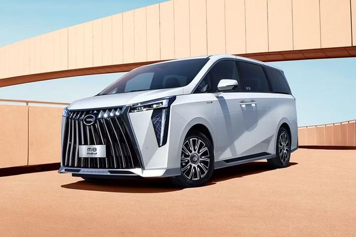 Mẫu xe GAC M8 PHEV - Ảnh: Zigwheels