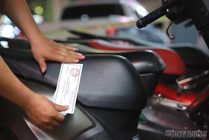 Tuy nhiên, tất cả trường hợp vi phạm đều bị lập biên bản xử lý theo quy định. Các phương tiện liên quan được niêm phong, tạm giữ sau khi người điều khiển bị phát hiện vi phạm.