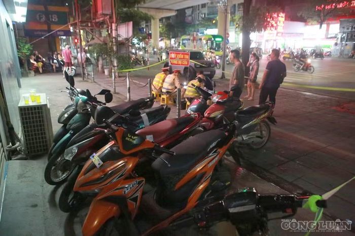Theo quy định được áp dụng đối với người điều khiển xe máy, hành vi vi phạm nồng độ cồn ở mức trên 0,4 mg/l khí thở bị phạt tiền từ 8-10 triệu đồng và tước quyền sử dụng giấy phép lái xe từ 22-24 tháng. Lỗi không có giấy phép lái xe bị phạt từ 2-4 triệu đồng, trong khi lỗi không có giấy chứng nhận đăng ký xe bị phạt từ 2-3 triệu đồng.