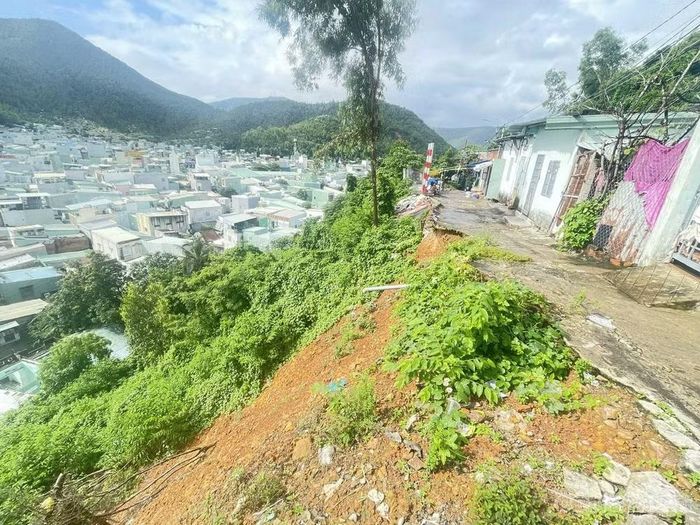 Núi Một nằm giữa lòng phố biển Quy Nhơn
