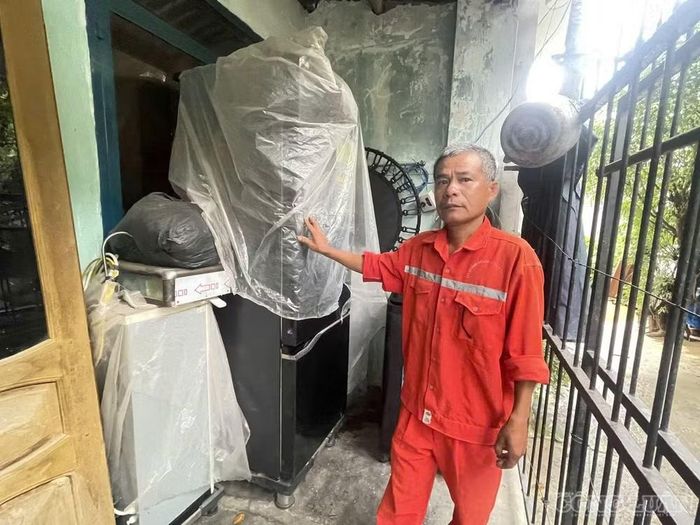Ông Minh thường xuyên về căn nhà để hương khói