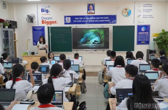 Học sinh ngày càng có nhiều cơ hội tiếp cận công nghệ và AI phục vụ học tập, nhưng cũng cần được trang bị kỹ năng để nhận diện, phòng tránh những nguy cơ tiềm ẩn trên không gian mạng. (Ảnh: VH)