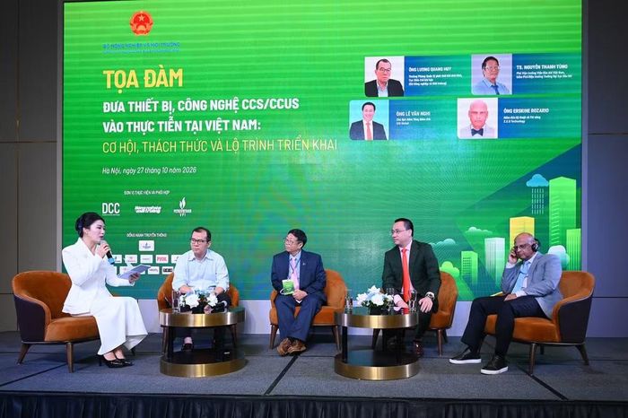 Các chuyên gia nói về CCS/CCUS tại hội thảo.