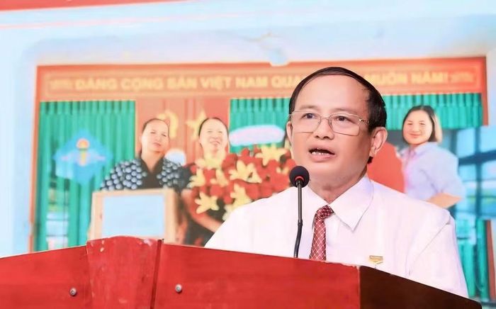Nhà giáo Ưu tú Trần Hữu Doãn báo cáo tổng kết hoạt động Hội Cựu giáo chức tỉnh nhiệm kỳ IV và phương hướng nhiệm kỳ V. Ảnh PC
